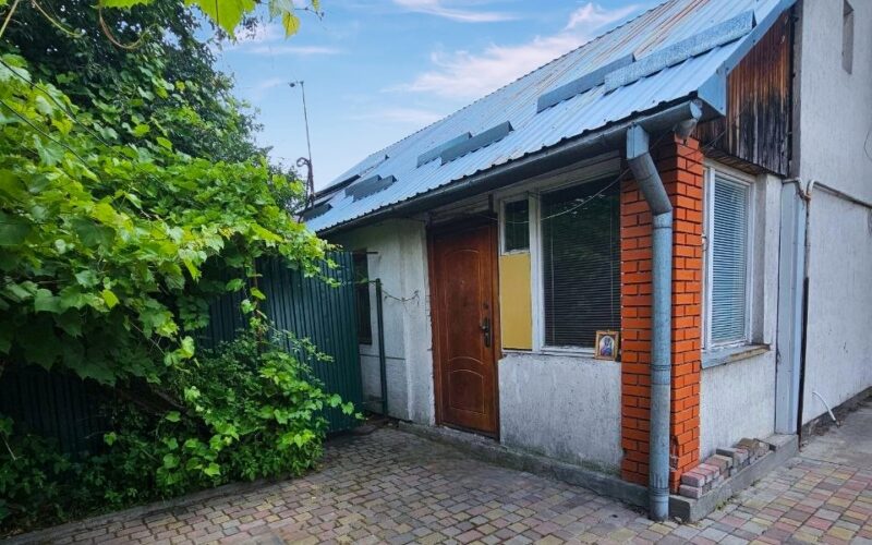 1/2 будинку 🏡 в передмісті Львова